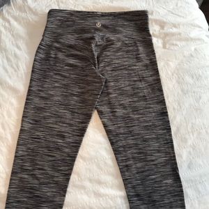 Cropped LULULEMON leggings!!